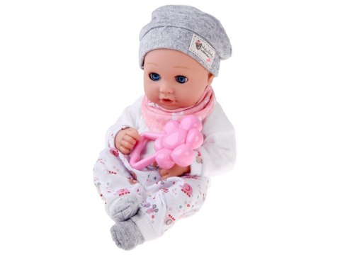 Lalka BOBAS 32cm z ruchomymi oczkami + akcesoria do karmienia ZA5833 Lalka BOBAS 32cm z ruchomymi oczkami + akcesoria do karmienia ZA5833
